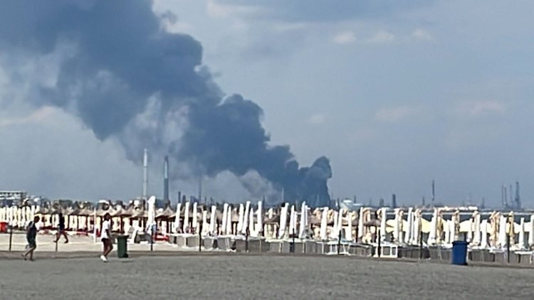 Incendiu puternic la Rafinăria Petromidia Năvodari