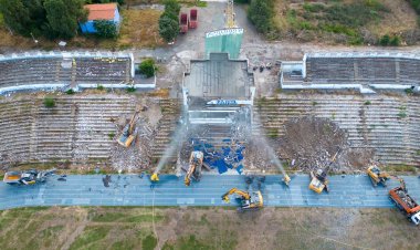 Au început lucrările de demolare a stadionului „Gheorghe Hagi” din Constanța