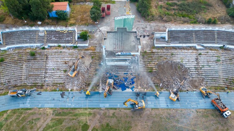 Au început lucrările de demolare a stadionului „Gheorghe Hagi” din Constanța