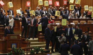 Premierul Marcel Ciolacu a fost împiedicat să ţină discursul la dezbaterea bugetului pe 2024