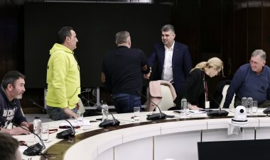 Marcel Ciolacu a semnat cu fermierii şi transportatorii un acord privind încetarea protestelor