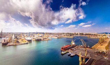 Toate drumurile intens circulate din portul maritim, asfaltate până la campania agricolă de recoltare