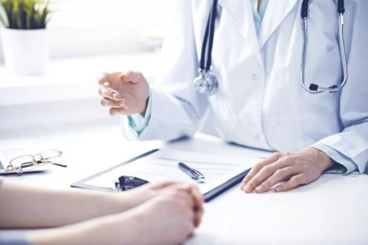 Asistentă medicală, cercetată pentru delapidare