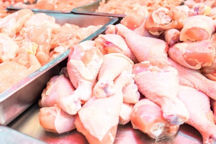 Amenzi de peste 45.000 de lei şi carne de pui cu Salmonella retrasă de la vânzare