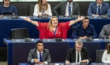 Diana Şoşoacă, scoasă cu forța din plenul Parlamentului European