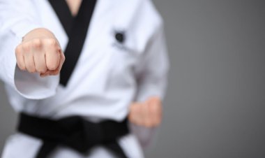 Antrenor de arte marțiale, reținut pentru agresiune sexuală