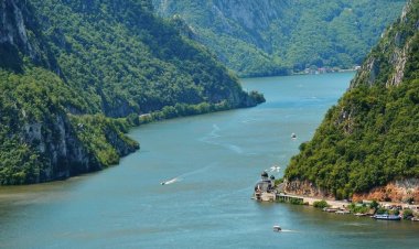 Vârful viiturii pe Dunăre se va atinge în 2 - 3 octombrie; debitul total va fi de circa 9.500 mc/s