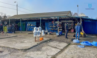 Se demolează bazarul situat pe strada Eliberării