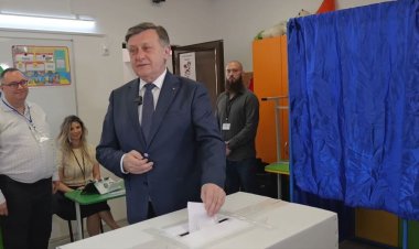 Crin Antonescu, la ieșirea de la urne: Am votat pentru o Românie unită și demnă
