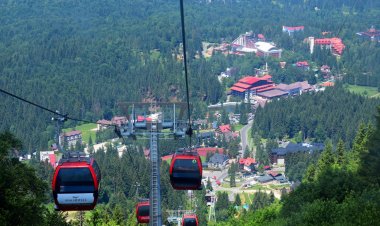 În luna martie turismul a continuat să scadă