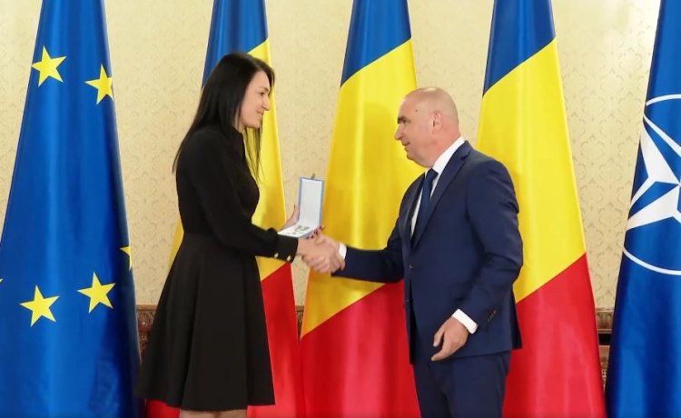 Cristina Neagu, decorată de președintele interimar Ilie Bolojan