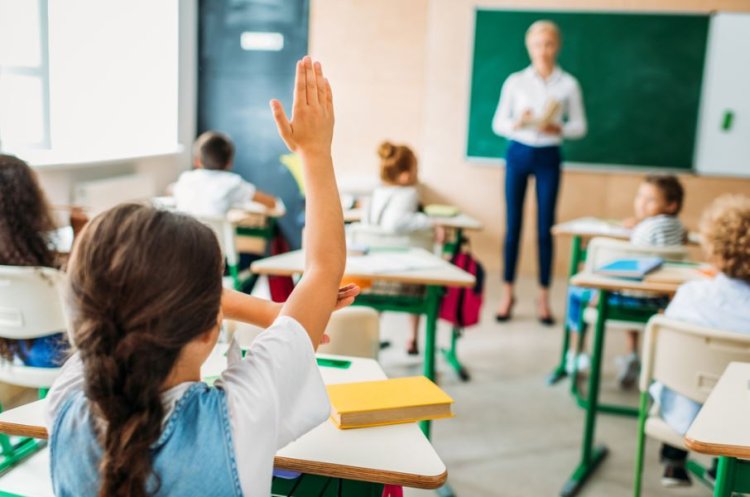 Bolojan, despre reforma burselor: Avem clase întregi cu burse de merit, dar la Bacalaureat iau note de 5 şi 6