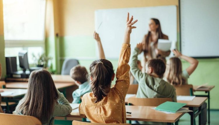 Aproximativ 98,6 la sută dintre profesorii titulari rămân la aceleași școli, în urma creșterii normei didactice
