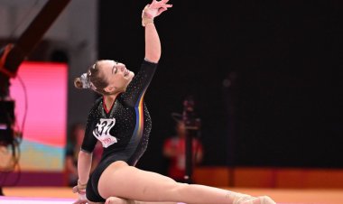 Sabrina Maneca-Voinea, calificată în finalele de la sol și bârnă la Mondiale de gimnastică de la Jakarta