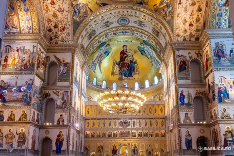 Sfinţirea picturii Catedralei Naționale. La ceremonie sunt așteptați peste 100.000 de oameni