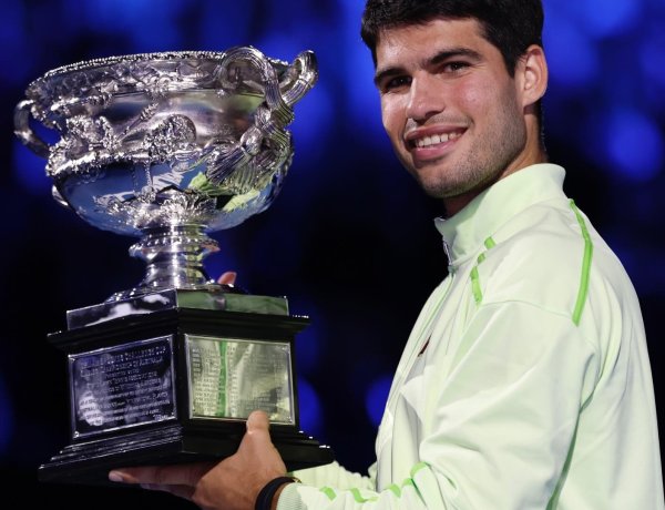 Carlos Alcaraz l-a învins pe Djokovic și a cucerit primul său trofeu la Australian Open