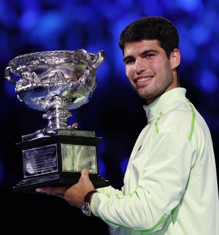 Carlos Alcaraz l-a învins pe Djokovic și a cucerit primul său trofeu la Australian Open
