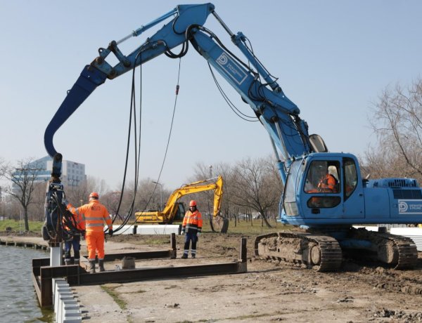 Au început lucrările de reabilitate a malurilor lacului Tăbăcărie
