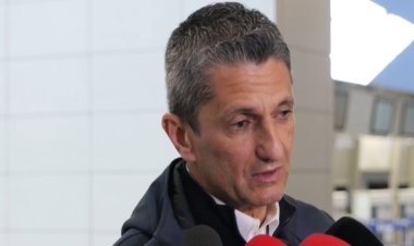 Răzvan Lucescu, în lacrimi pe aeroport: Staţi cât mai mult de vorbă cu părinţii voştri