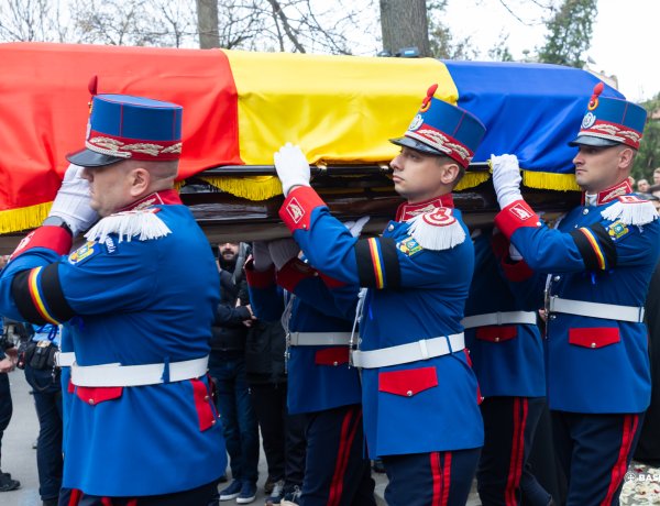 Mircea Lucescu a fost înmormântat cu onoruri militare la Cimitirul Bellu