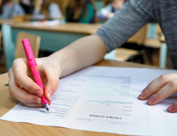 Mai multe probe scrise la bacalaureat din 2030