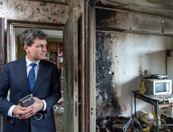 Nicușor Dan, vizită la blocul afectat: Sunt estimări că au fost peste 30 kg de explozibil clasic