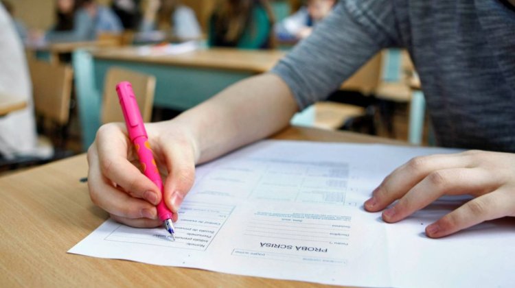 Mai multe probe scrise la bacalaureat din 2030