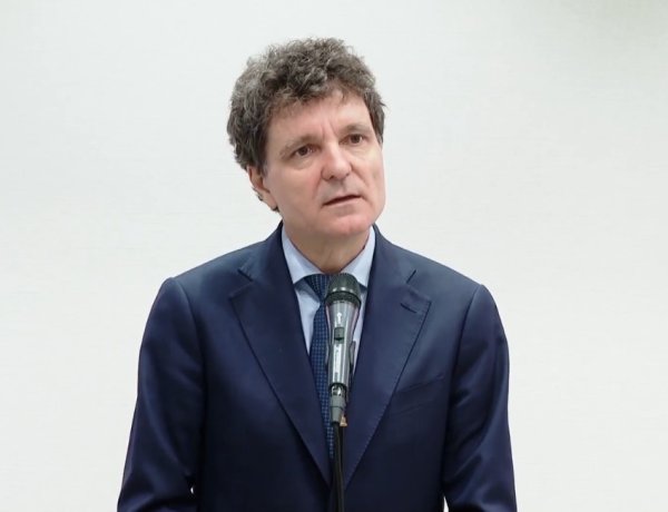 Nicuşor Dan: Statul român funcţionează. Eu îmi doresc un guvern cu puteri depline