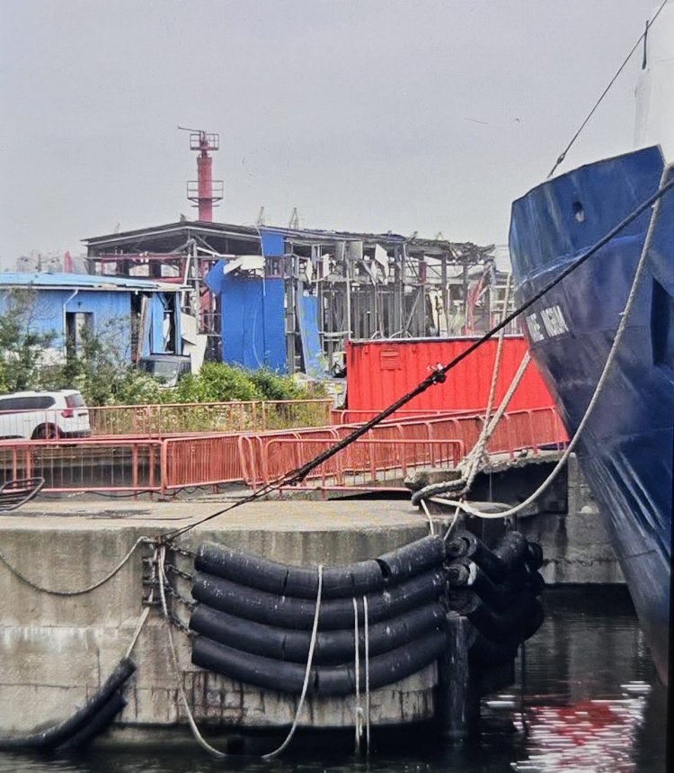 O hală industrială din zona Danei 78 a Portului Constanța a fost distrusă de suflul exploziei
