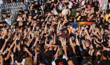 BEACH, PLEASE: Ziua 1 a adus show-uri spectaculoase și o energie care a ținut festivalul viu până târziu în noapte