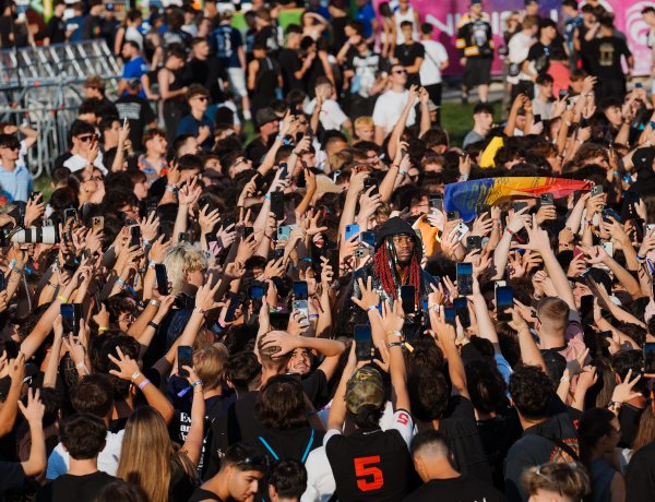 BEACH, PLEASE: Ziua 1 a adus show-uri spectaculoase și o energie care a ținut festivalul viu până târziu în noapte