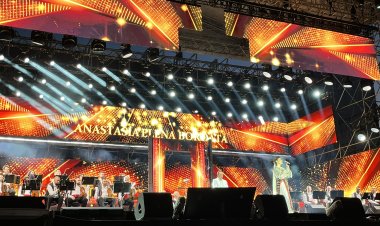Ploaia a întrerupt cea de-a doua seară a Festivalului Mamaia, dar concursul continuă