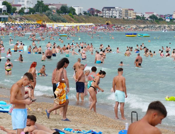 În prima jumătate a anului 2026, turismul intern continuă evoluția negativă