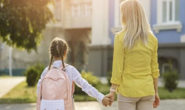 Angajații cu familii monoparentale ar putea primi cel puțin trei zile de concediu în plus