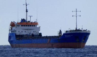 O navă a cerut ajutor după ce a fost lovită de o dronă. Un marinar a murit, alți trei sunt dați dispăruți