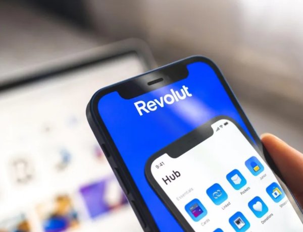 Aplicația Revolut are probleme în România și în alte țări. Mesajul companiei