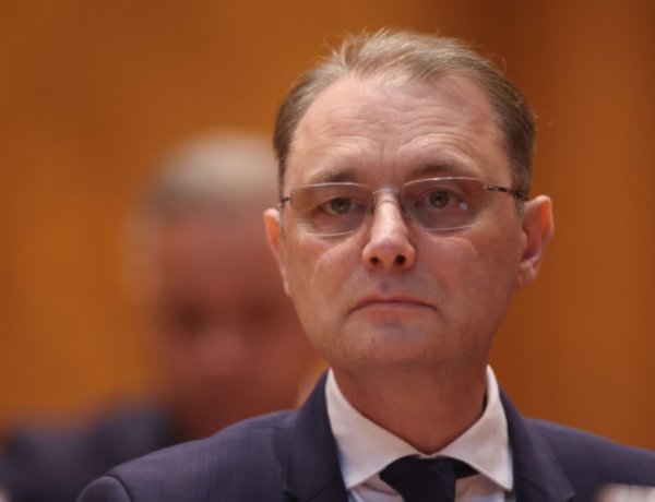 Cabinetul Luca Niculescu a trecut de Parlament: Ne apucăm de treabă!